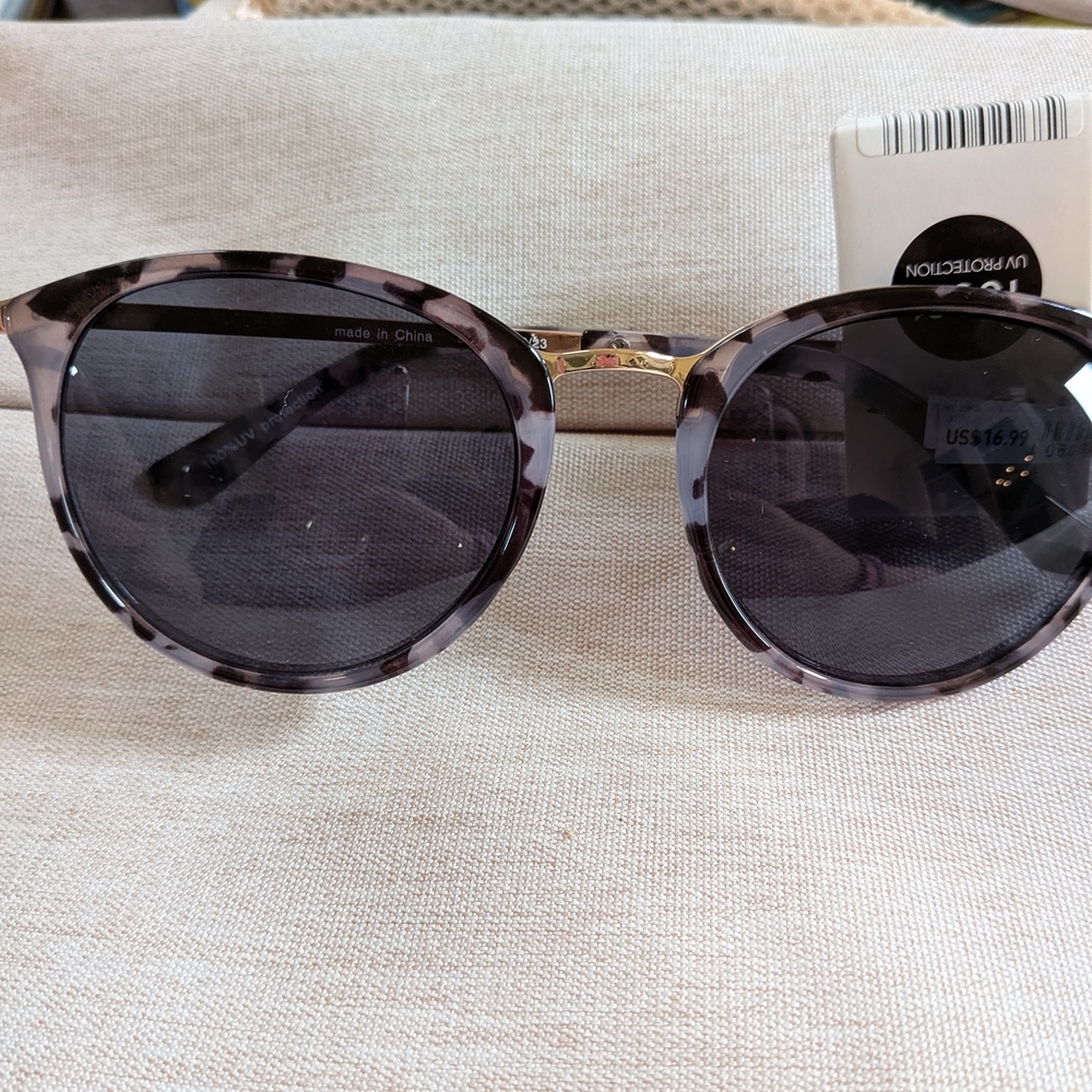 Stylish Tortoiseshell Sunglasses
